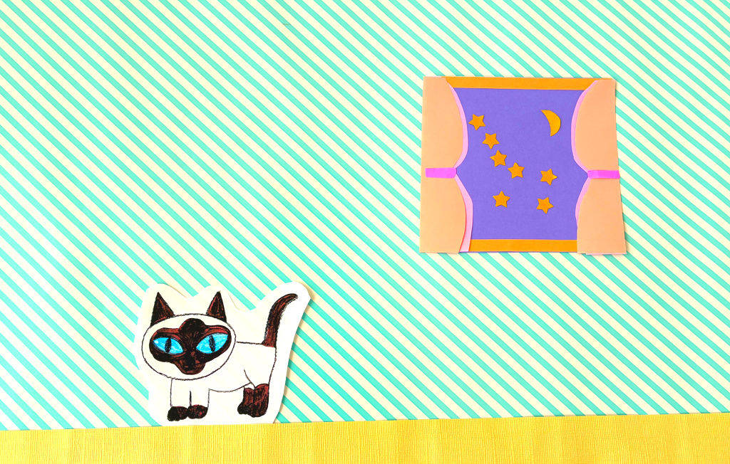 こぐま座ブックス_主人公キャラたちがいなくなったセットに勝手に入るシャムネコ